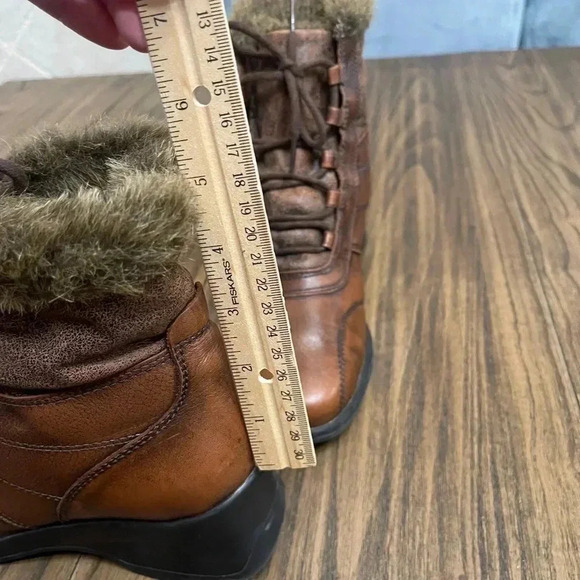 Naturalizer Brown Leather Lace Up Faux Fur Trim Wedge Heel Boots Women’s size 8W - Picture 12 of 16